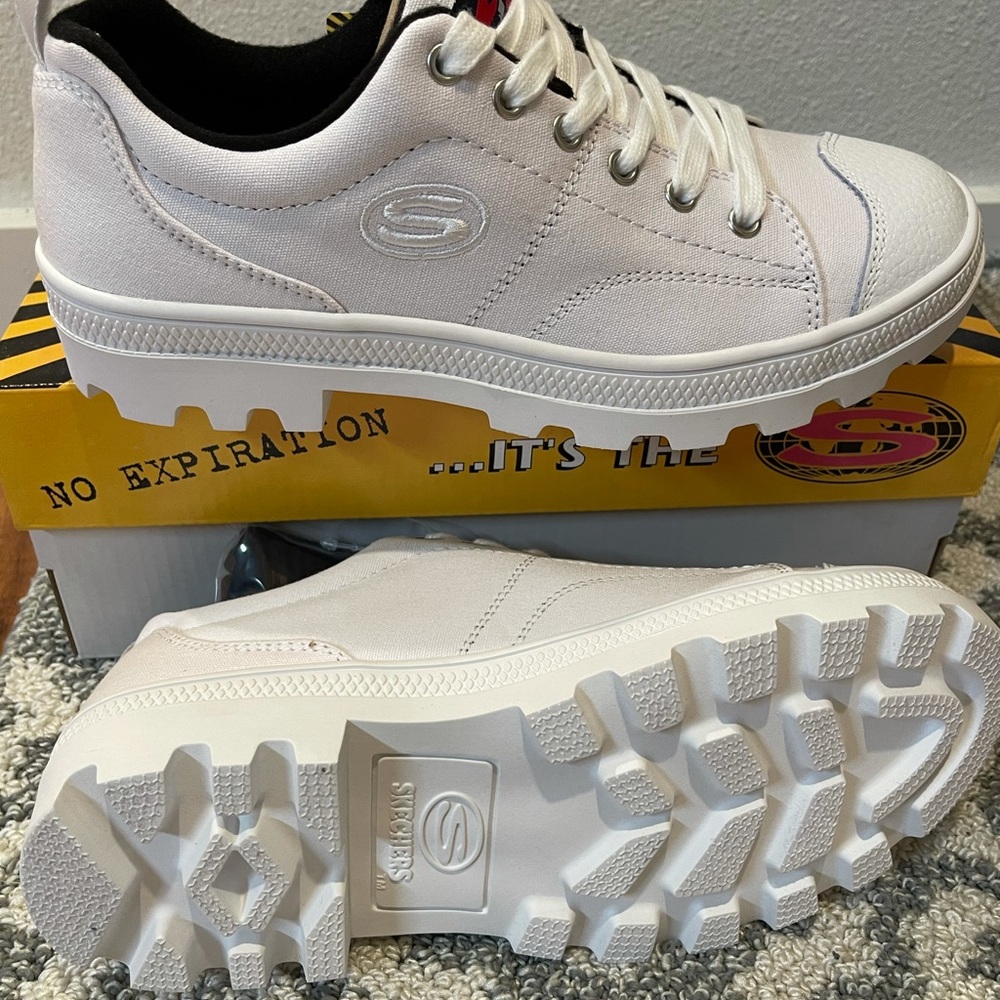 Skechers women’s size 7.5